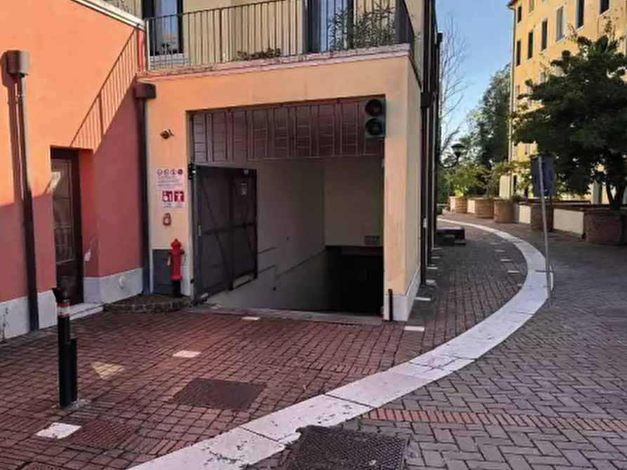 Immagine 7 di Garage in vendita  in Viale Quattro Novembre a Treviso