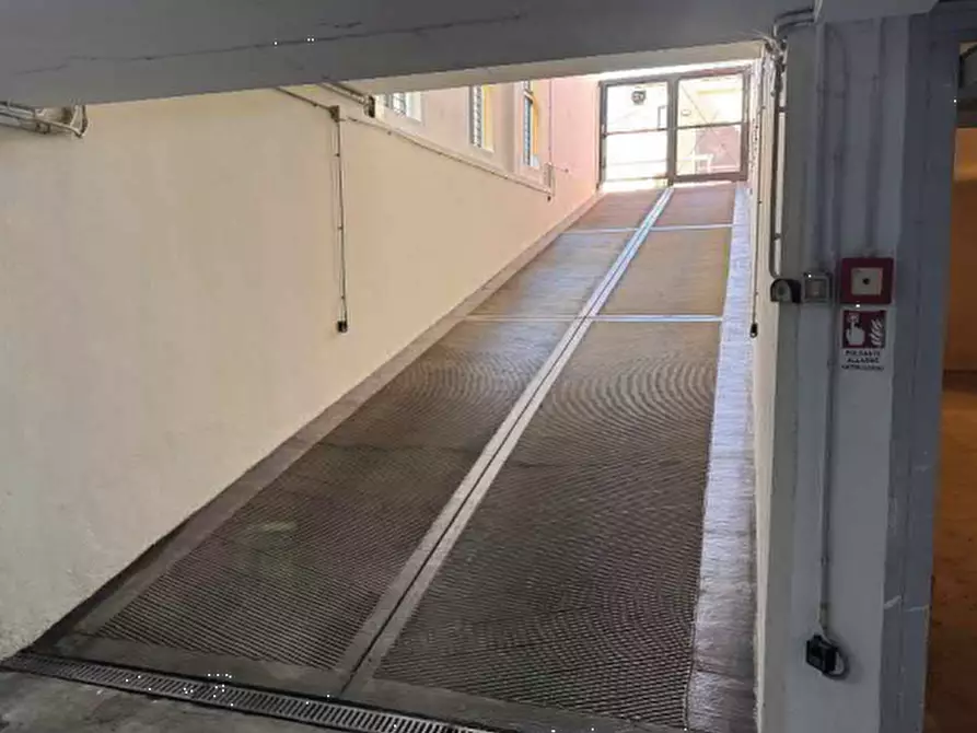 Immagine 1 di Garage in vendita  in Viale Quattro Novembre a Treviso