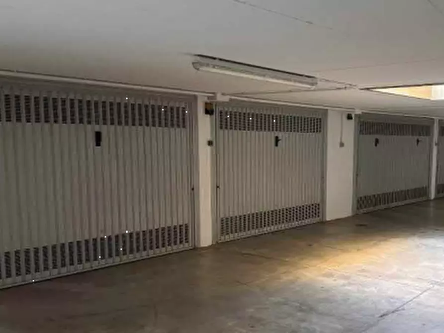 Immagine 2 di Garage in vendita  in Viale Quattro Novembre a Treviso