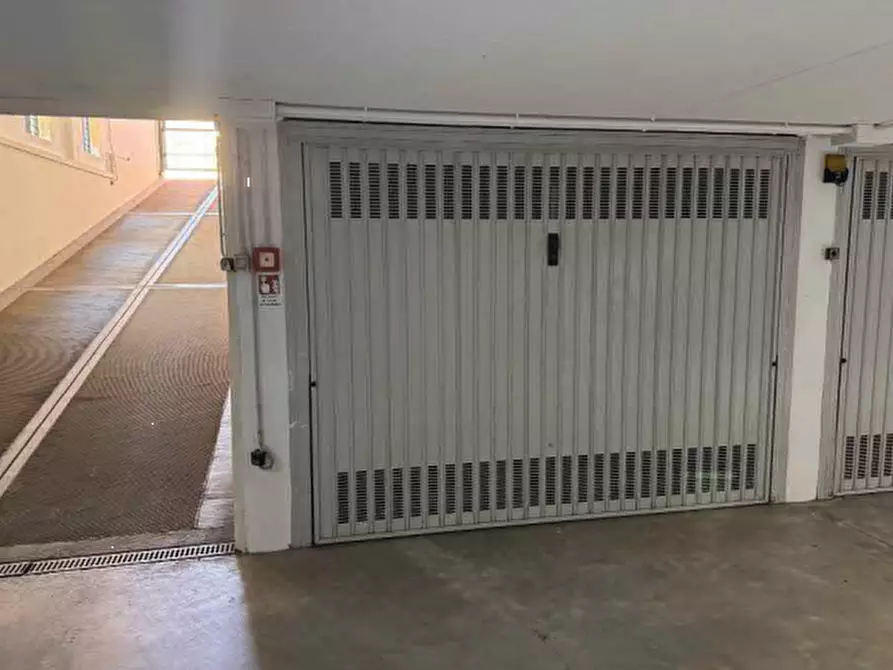 Immagine 4 di Garage in vendita  in Viale Quattro Novembre a Treviso