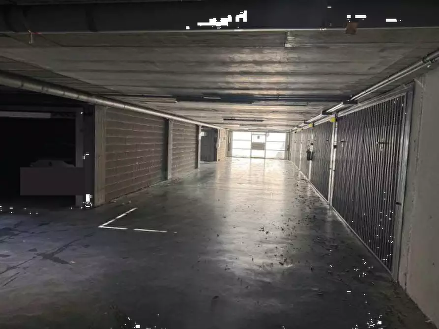 Immagine 3 di Garage in vendita  in Viale Quattro Novembre a Treviso