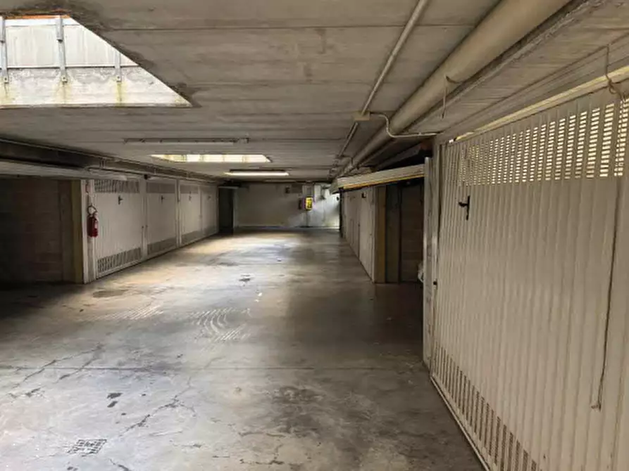 Immagine 1 di Garage in vendita  in Viale Quattro Novembre a Treviso