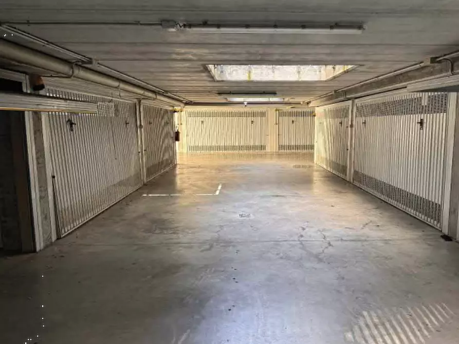 Immagine 2 di Garage in vendita  in Viale Quattro Novembre a Treviso
