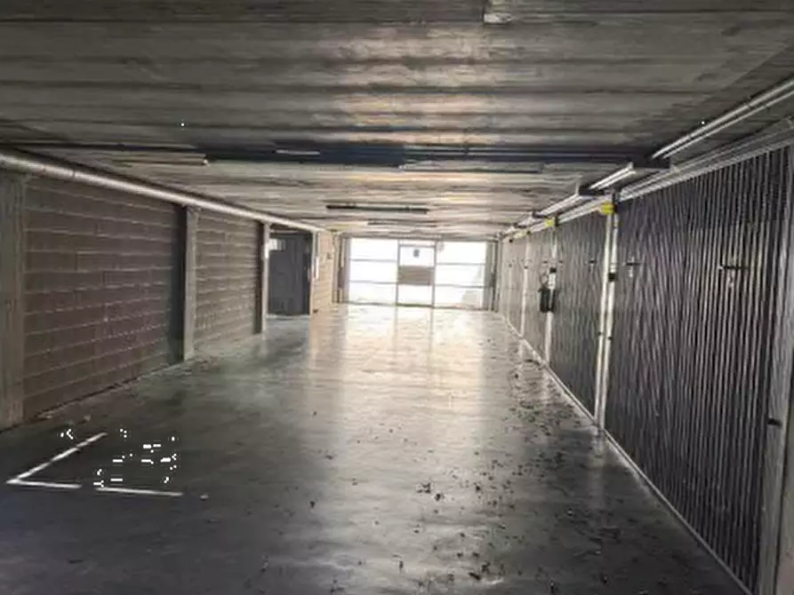 Immagine 4 di Garage in vendita  in Viale Quattro Novembre a Treviso