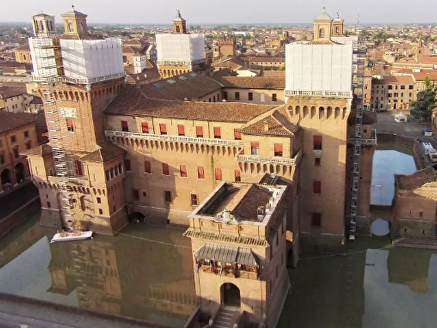 Immagine 17 di Appartamento in vendita  in Via Giuseppe Garibaldi a Ferrara