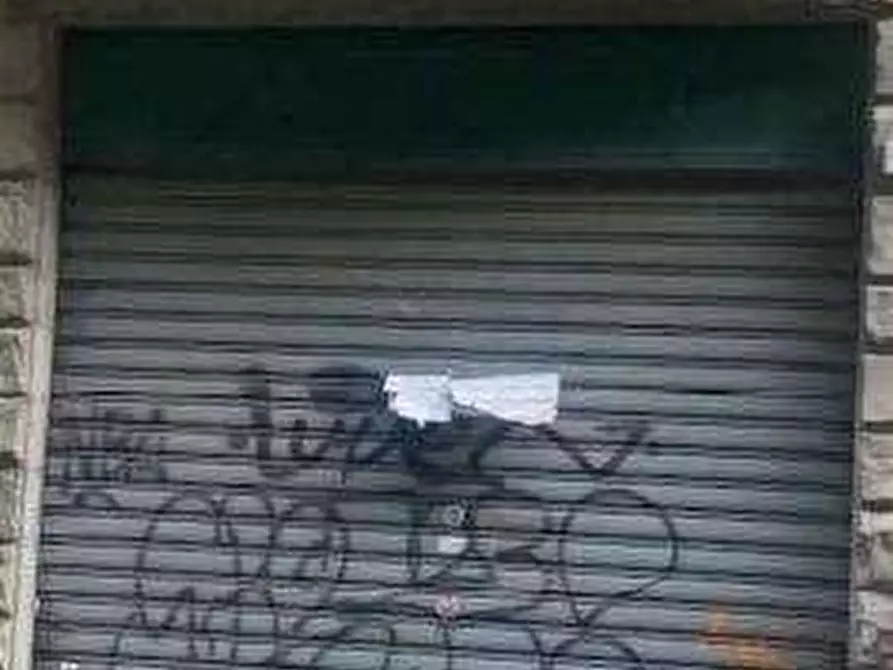 Immagine 1 di Negozio in vendita  in Via Benedetto Marcello a Firenze