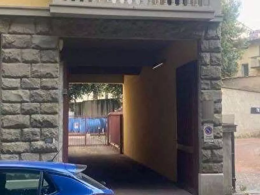Immagine 2 di Negozio in vendita  in Via Benedetto Marcello a Firenze
