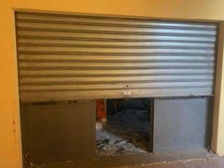 Immagine 3 di Negozio in vendita  in Via Benedetto Marcello a Firenze
