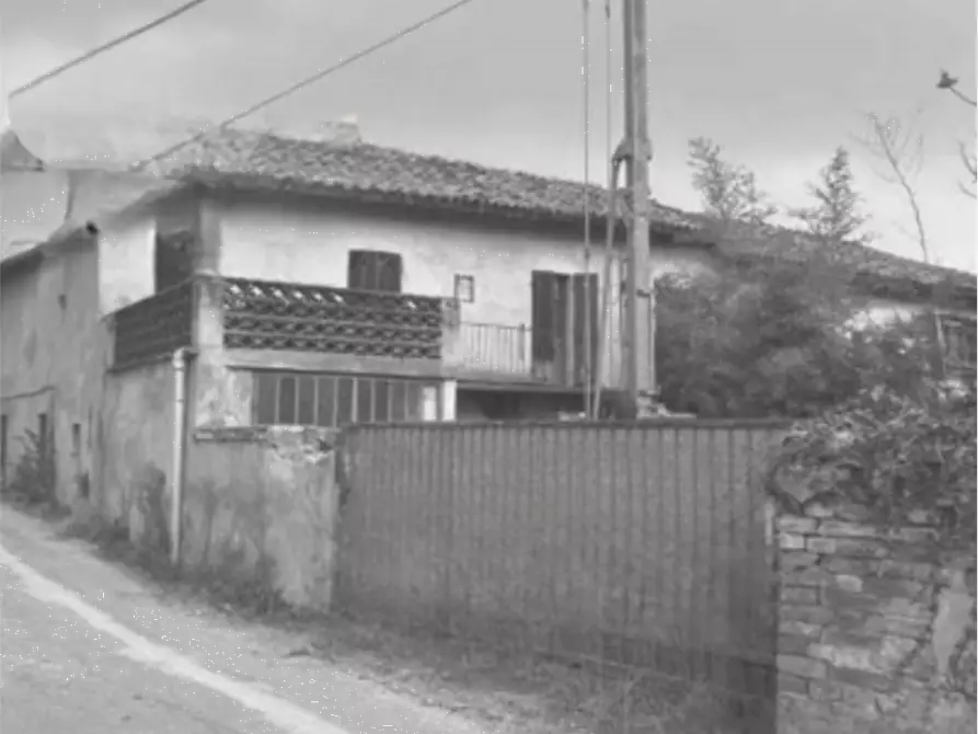 Immagine 10 di Casa indipendente in vendita  in Via Olmo a Castagnole Delle Lanze