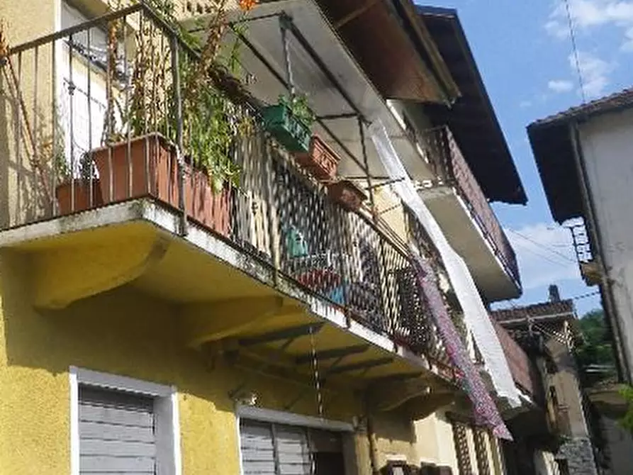 Immagine 1 di Porzione di casa in vendita  in Via Roma a Rocca Canavese