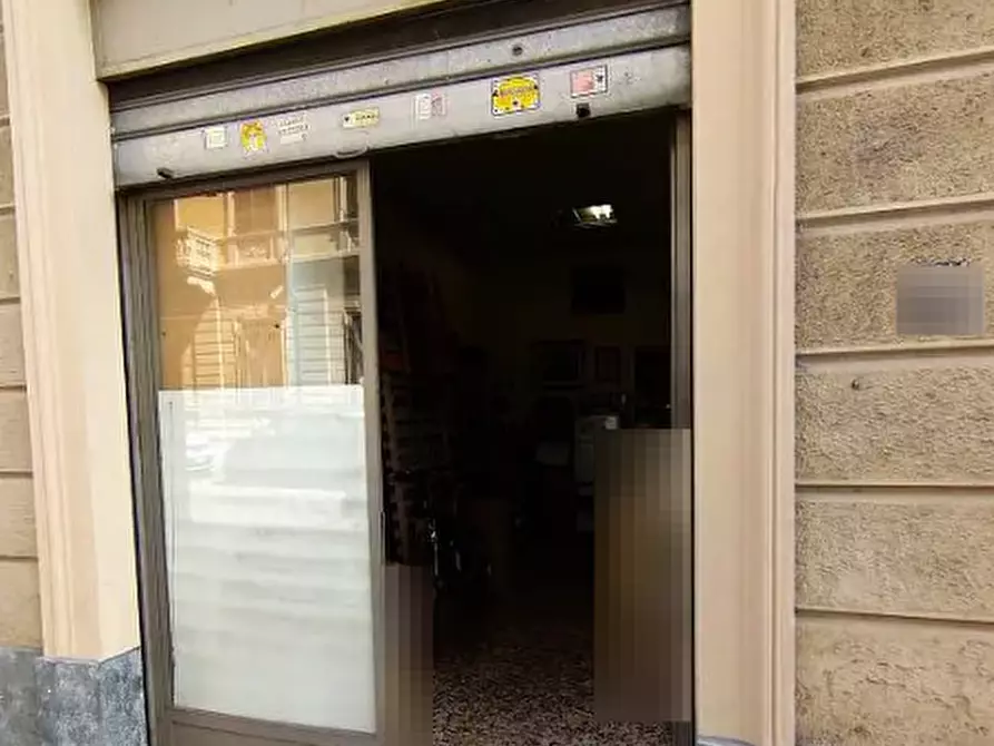 Immagine 1 di Negozio in vendita  in Via Napione a Torino