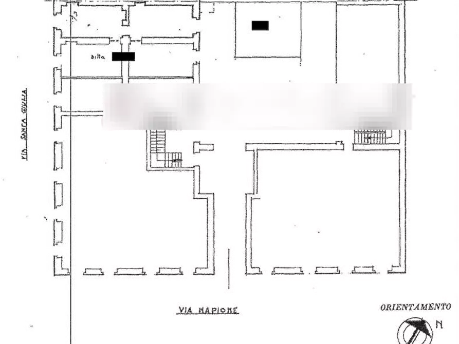 Immagine 2 di Negozio in vendita  in Via Napione a Torino