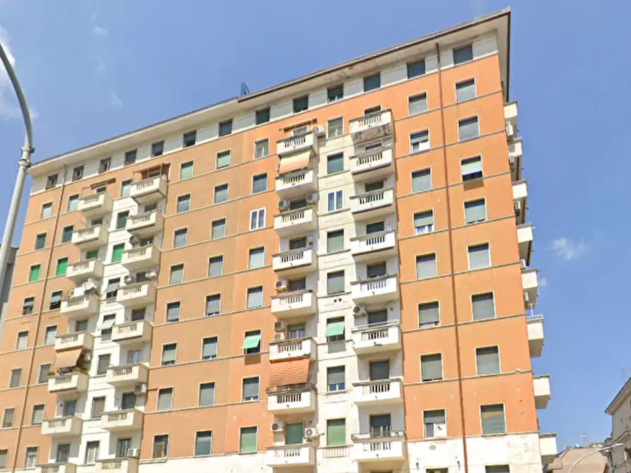 Immagine 4 di Appartamento in vendita  in Piazza dell'Alberone a Roma