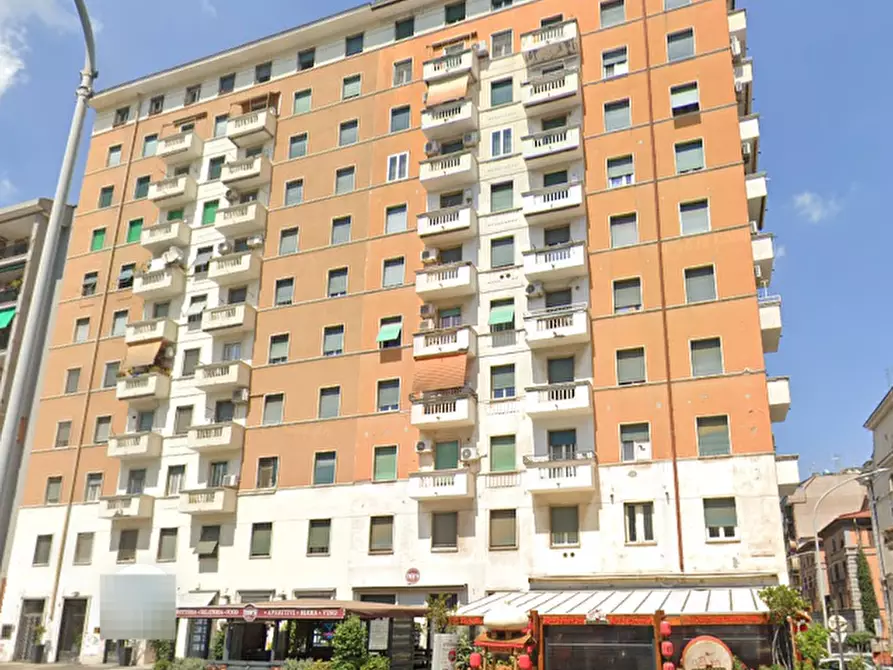 Immagine 5 di Appartamento in vendita  in Piazza dell'Alberone a Roma