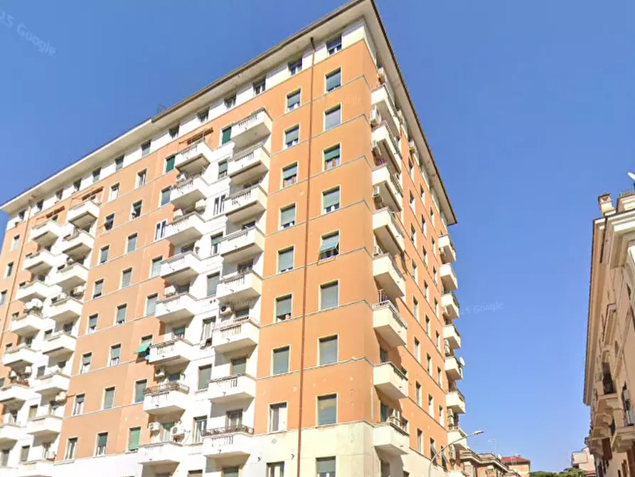 Immagine 9 di Appartamento in vendita  in Piazza dell'Alberone a Roma