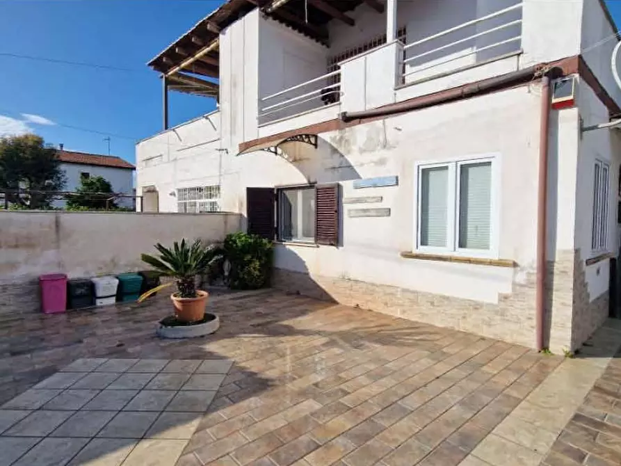 Immagine 1 di Appartamento in vendita  in Via Lago Trasimeno a Pomezia