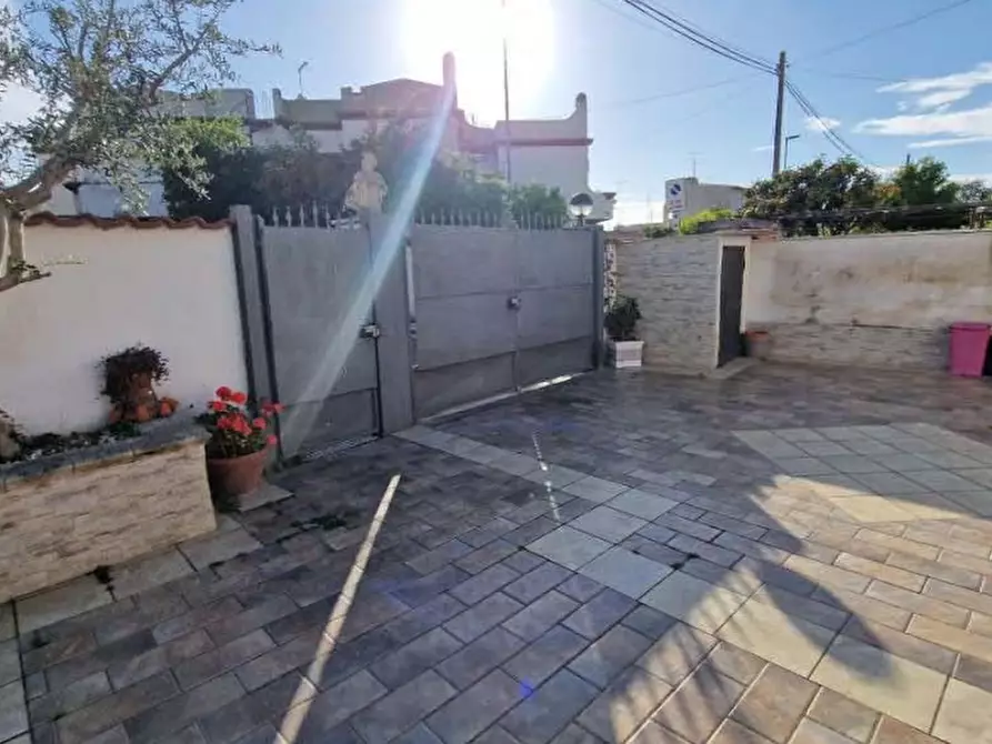 Immagine 2 di Appartamento in vendita  in Via Lago Trasimeno a Pomezia