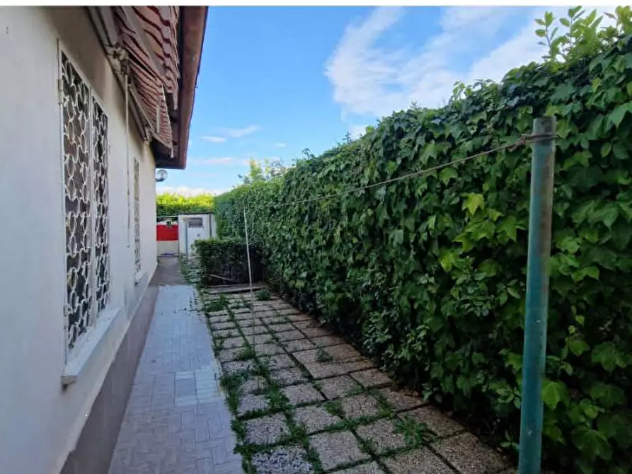 Immagine 8 di Appartamento in vendita  in Via Lago Trasimeno a Pomezia