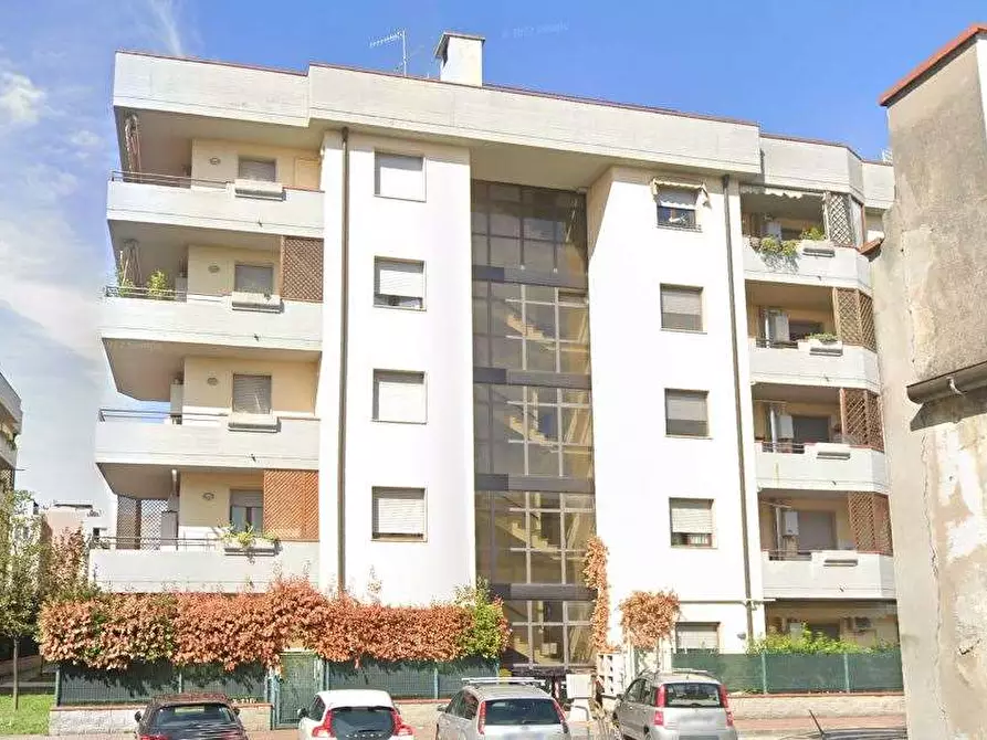 Immagine 11 di Appartamento in vendita  in Via Niccolò Tommaseo a Prato