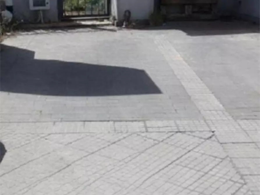 Immagine 4 di Posto auto in vendita  in Via Casilina a Roma