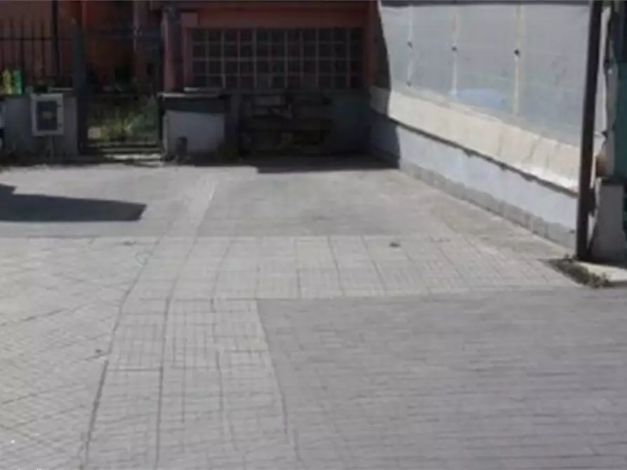 Immagine 3 di Posto auto in vendita  in Via Casilina a Roma