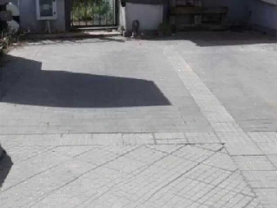 Immagine 4 di Posto auto in vendita  in Via Casilina a Roma