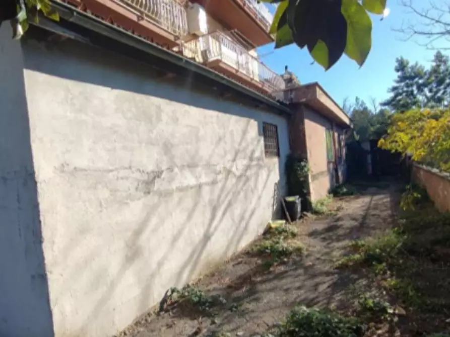 Immagine 3 di Laboratorio in vendita  in Via Lago di Nemi a Montecompatri