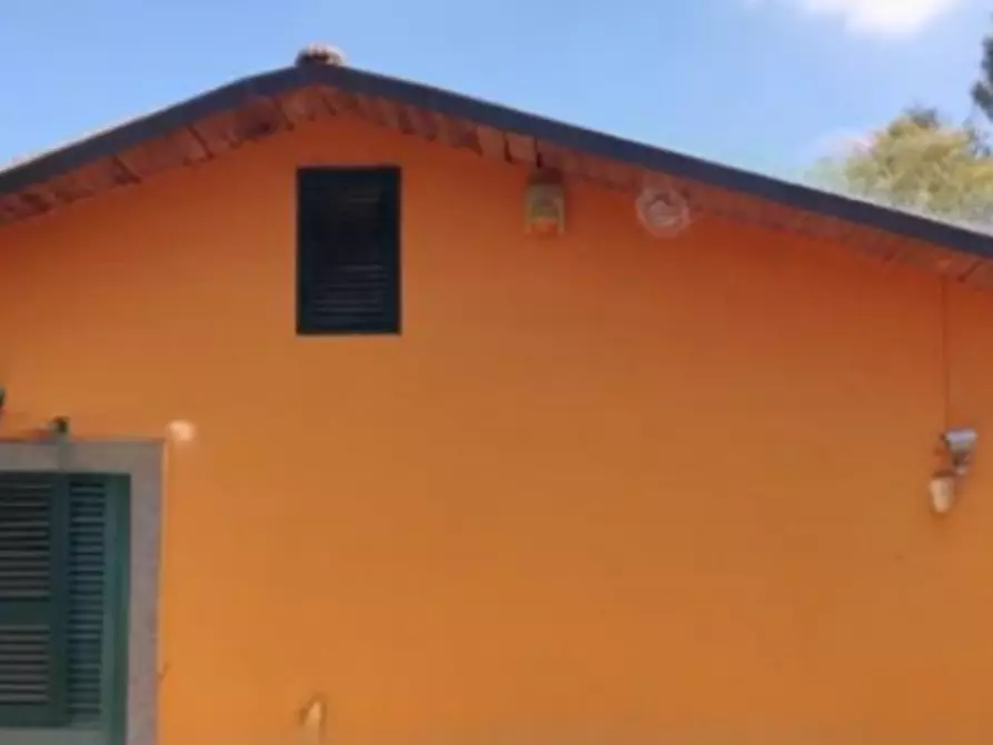 Immagine 1 di Villa in vendita  in Via Erode Attico a Roma