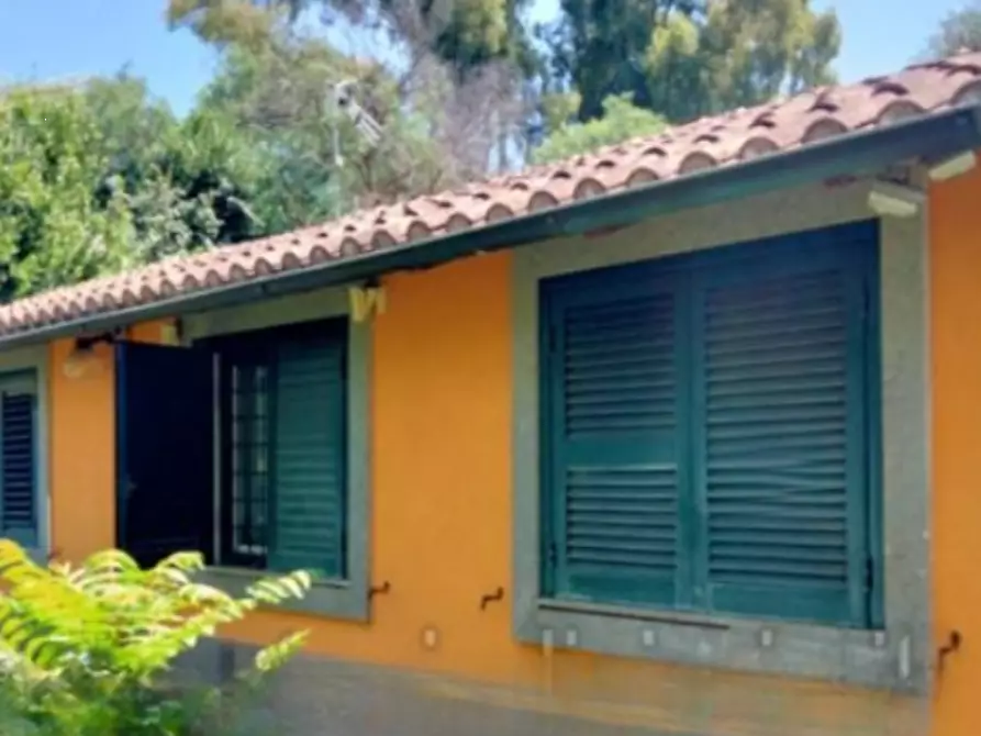 Immagine 2 di Villa in vendita  in Via Erode Attico a Roma