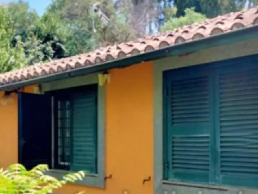 Immagine 3 di Villa in vendita  in Via Erode Attico a Roma