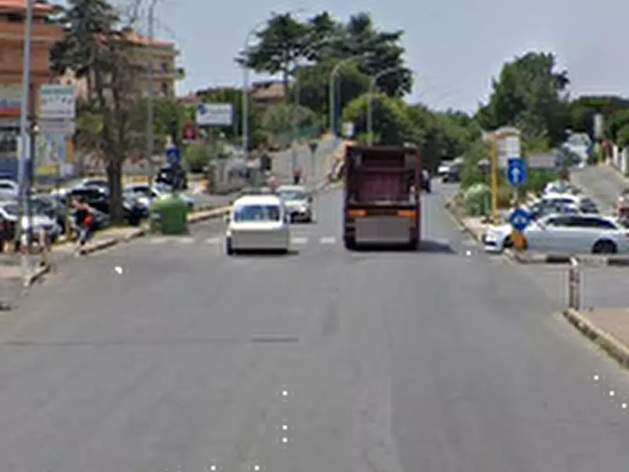 Immagine 3 di Magazzino in vendita  in Via Casilina a Roma