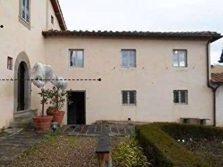 Immagine 3 di Stabile in vendita  in Figline e Incisa Valdarno  a Figline Valdarno