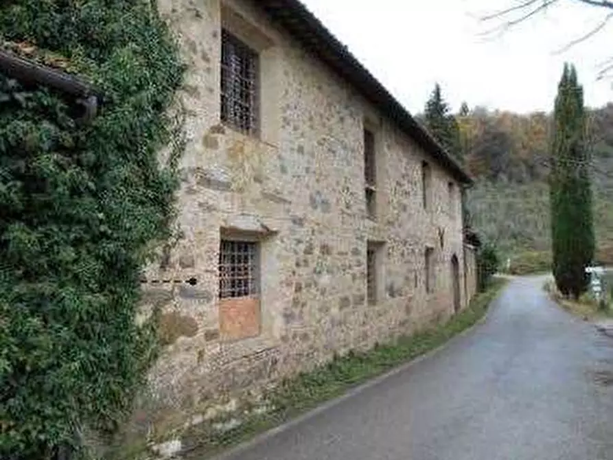 Immagine 14 di Stabile in vendita  in Figline e Incisa Valdarno  a Figline Valdarno