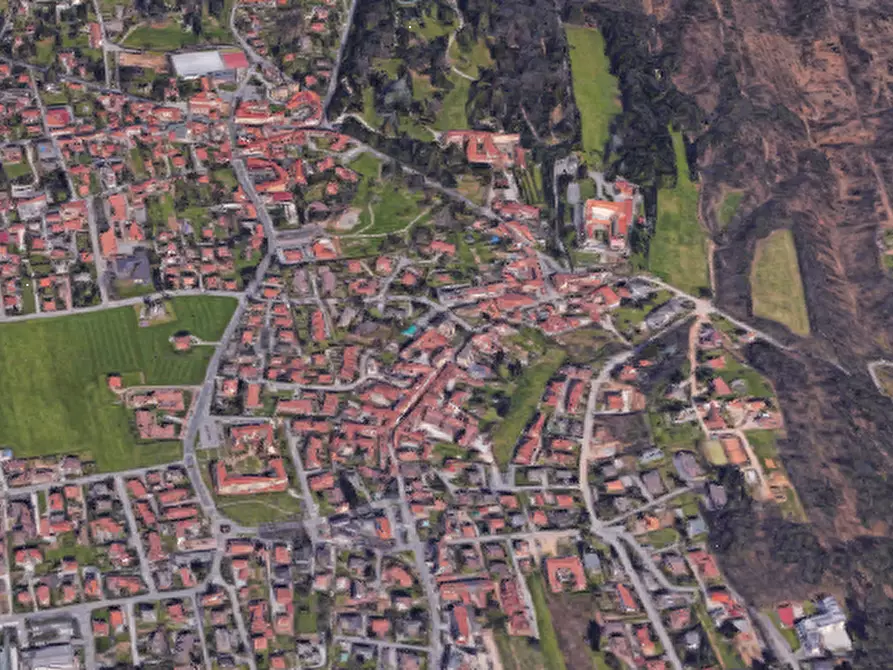 Immagine 11 di Appartamento in vendita  in Via Garibaldi a Venegono Superiore