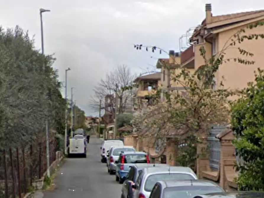 Immagine 1 di Magazzino in vendita  in Via Cenadi a Roma