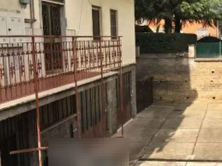 Immagine 3 di Magazzino in vendita  in Via Cenadi a Roma