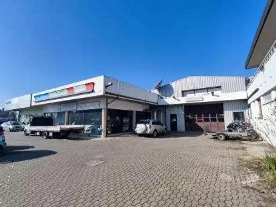 Immagine 1 di Negozio in vendita  in Via Padulli a Forli'