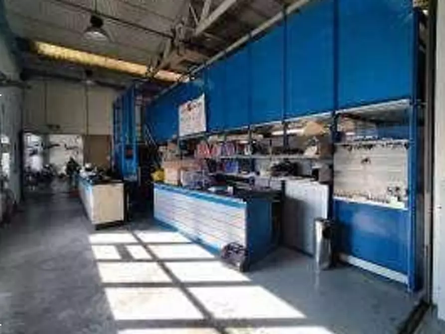 Immagine 3 di Negozio in vendita  in Via Padulli a Forli'