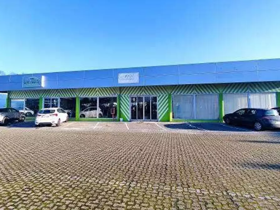 Immagine 3 di Negozio in vendita  in Via Padulli a Forli'