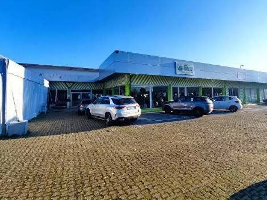 Immagine 4 di Negozio in vendita  in Via Padulli a Forli'