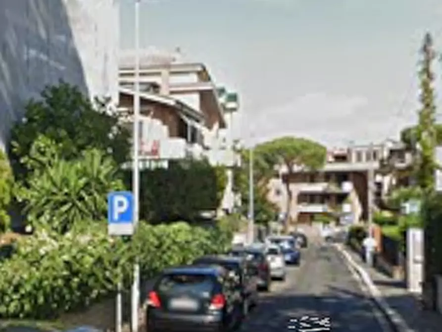 Immagine 3 di Garage in vendita  in Via Edmondo De Amicis a Marino