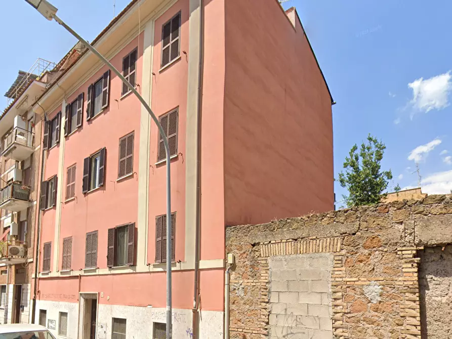 Immagine 3 di Appartamento in vendita  in Via Natale Palli a Roma
