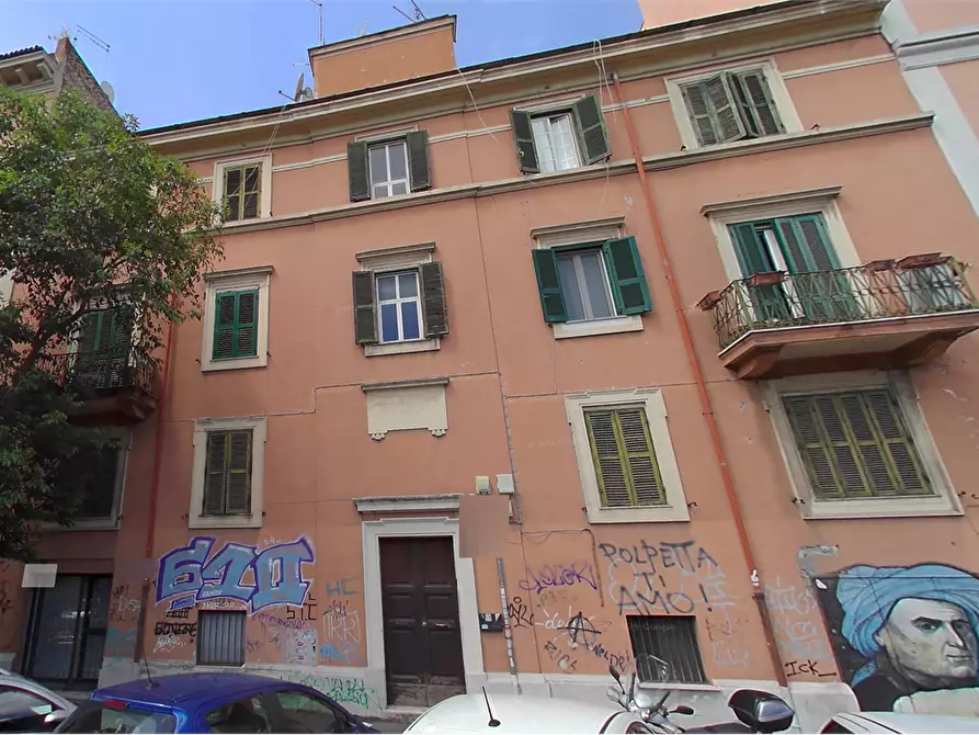 Immagine 2 di Negozio in vendita  in Via Erasmo Gattamelata a Roma