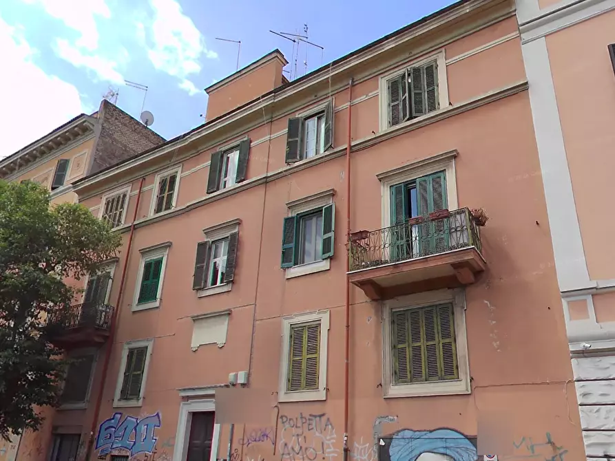 Immagine 10 di Negozio in vendita  in Via Erasmo Gattamelata a Roma