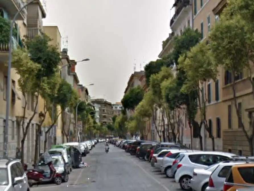 Immagine 12 di Negozio in vendita  in Via Erasmo Gattamelata a Roma