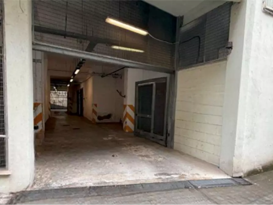 Immagine 3 di Posto auto in vendita  in Via del Casaletto a Roma