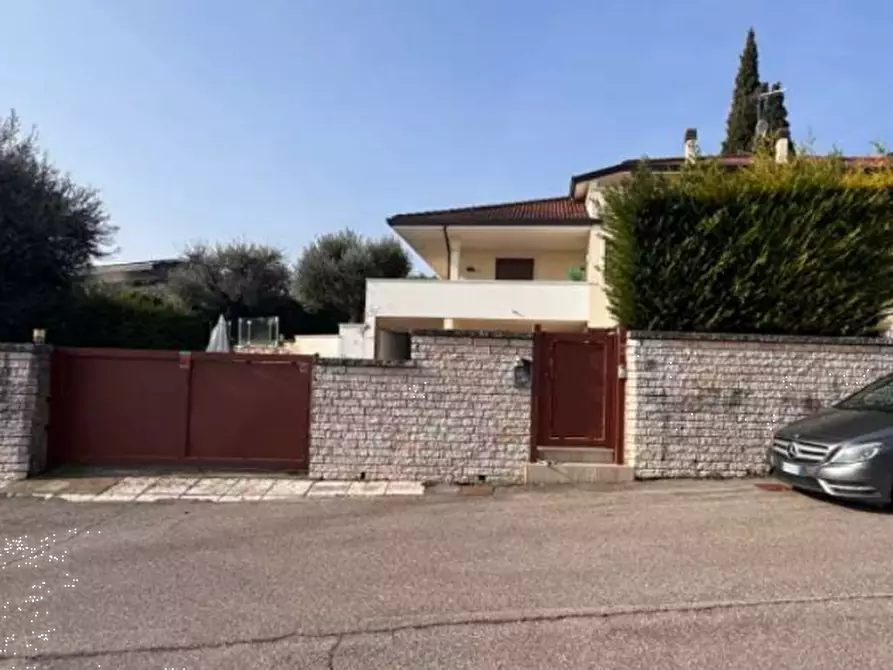 Immagine 1 di Villa in vendita  in Via Monte Baldo a Lavagno