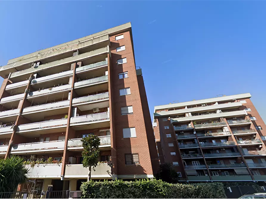 Immagine 3 di Appartamento in vendita  in Via Libero Leonardi a Roma