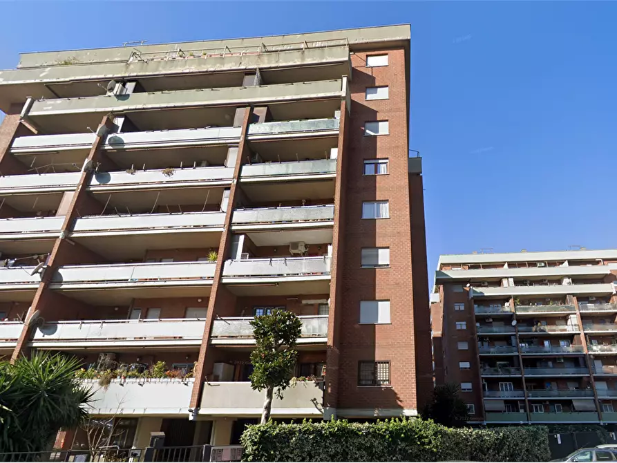 Immagine 5 di Appartamento in vendita  in Via Libero Leonardi a Roma
