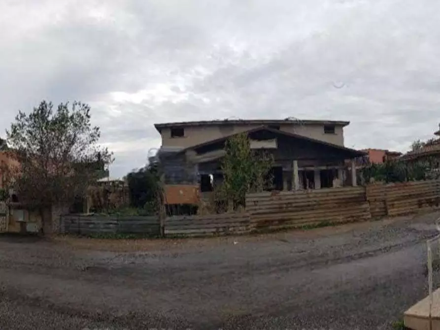 Immagine 2 di Stabile in vendita  in Via Carlo Casini a Roma